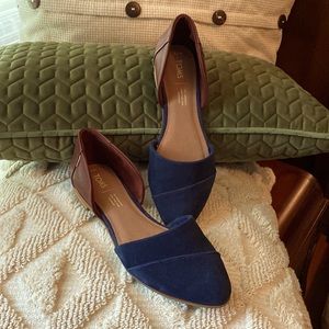Toms. Flats 7.5 Navy and tan.